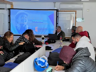 Detalle de la configuración de mesas para taller