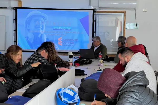 Capacitación teórica de Artikula Capacita en sala de Centro Voltics